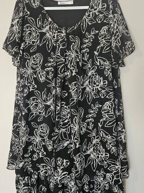 Katie Black and White Floral Swing Tunic